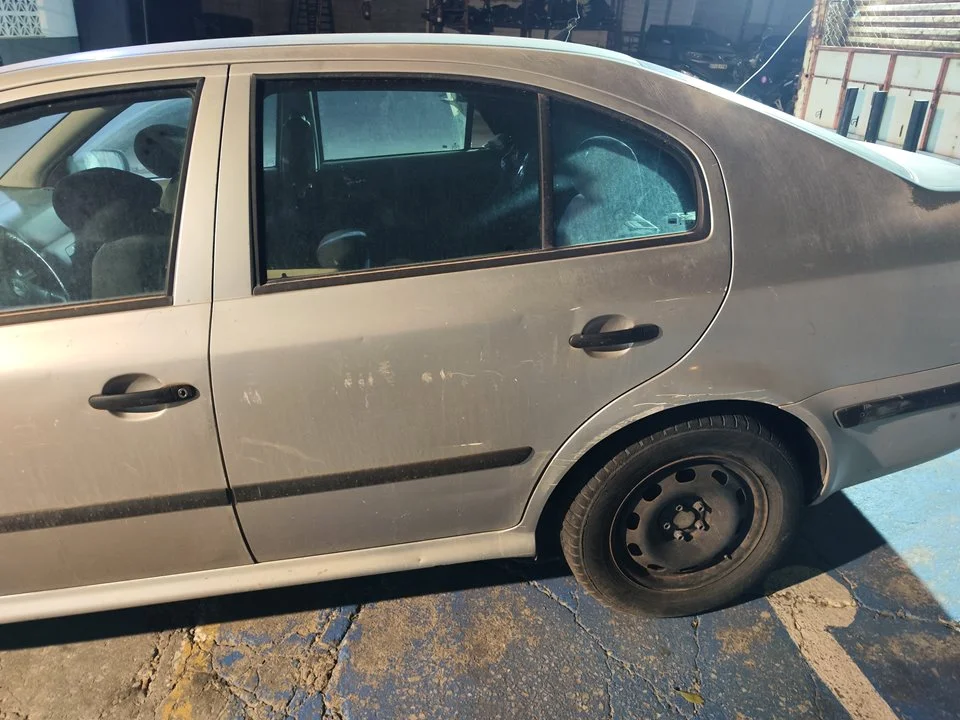 Foto de PUERTA TRASERA IZQUIERDA SKODA OCTAVIA BERLINA (1U2) 1.9 TDI (90 CV / 66 KW) referencia 1U4833055