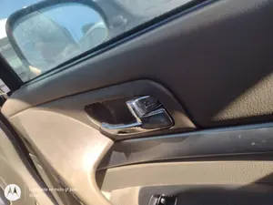 Foto de MANETA INTERIOR DELANTERA DERECHA SSANGYONG RODIUS 2.7 Turbodiesel CAT (163 CV / 120 KW)