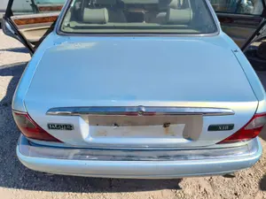 Foto de PORTON TRASERO JAGUAR XJ 3.2 CAT (211 CV / 155 KW)