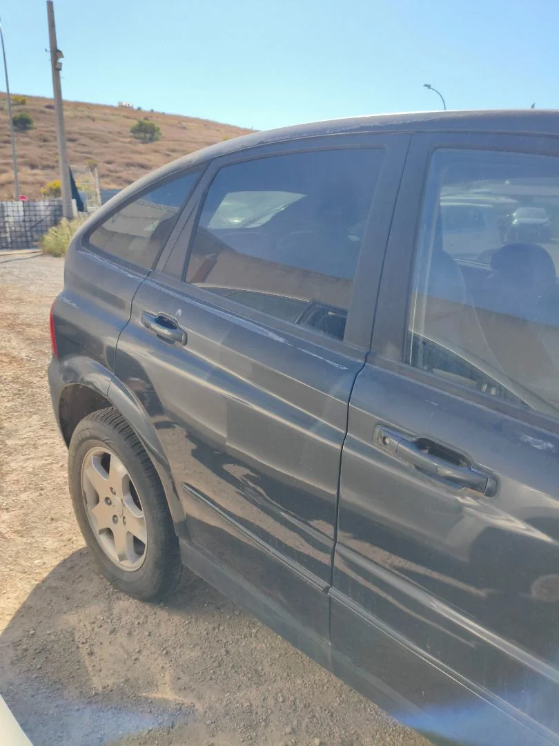 Foto de PUERTA TRASERA DERECHA SSANGYONG ACTYON 2.0 TD CAT (141 CV / 104 KW)