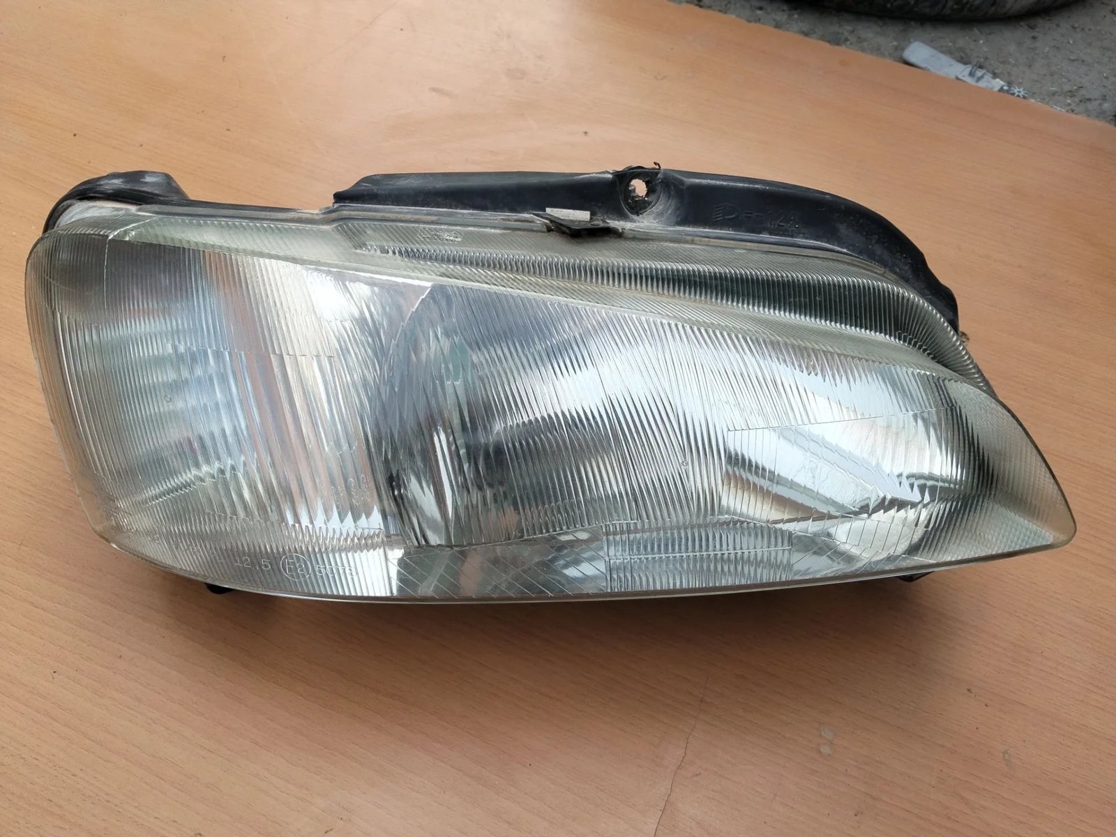 Foto de FARO IZQUIERDO PEUGEOT 206 referencia E25078