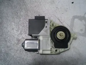 Foto de MOTOR ELEVALUNAS TRASERO IZQUIERDO SEAT IBIZA (6L1) 1.9 TDI (101 CV / 74 KW) referencia 6Q0959811B foto 2