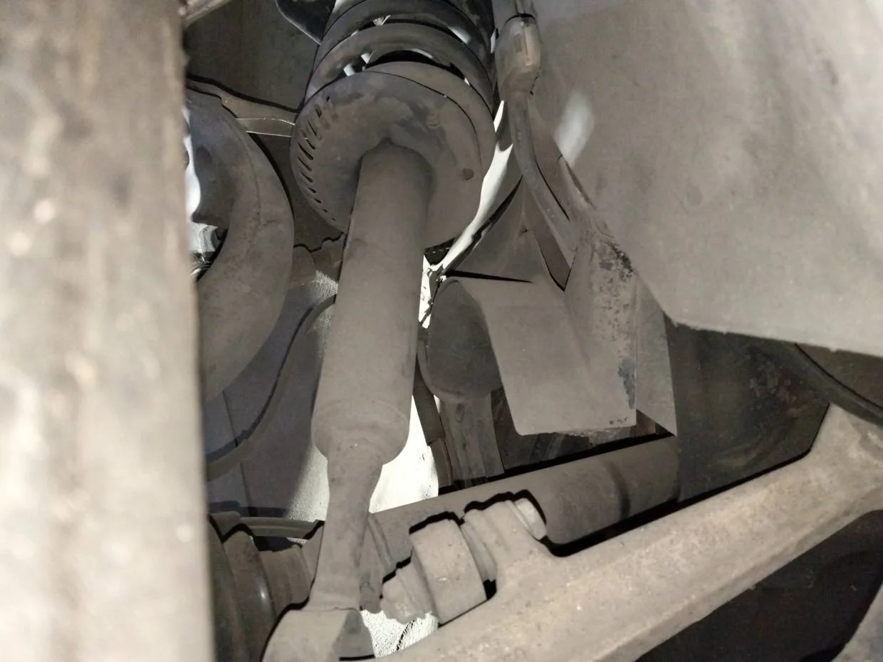 Foto de AMORTIGUADOR DELANTERO DERECHO VOLKSWAGEN PASSAT BERLINA (3B2) 1.9 TDI (110 CV / 81 KW) referencia 3B0413031Q