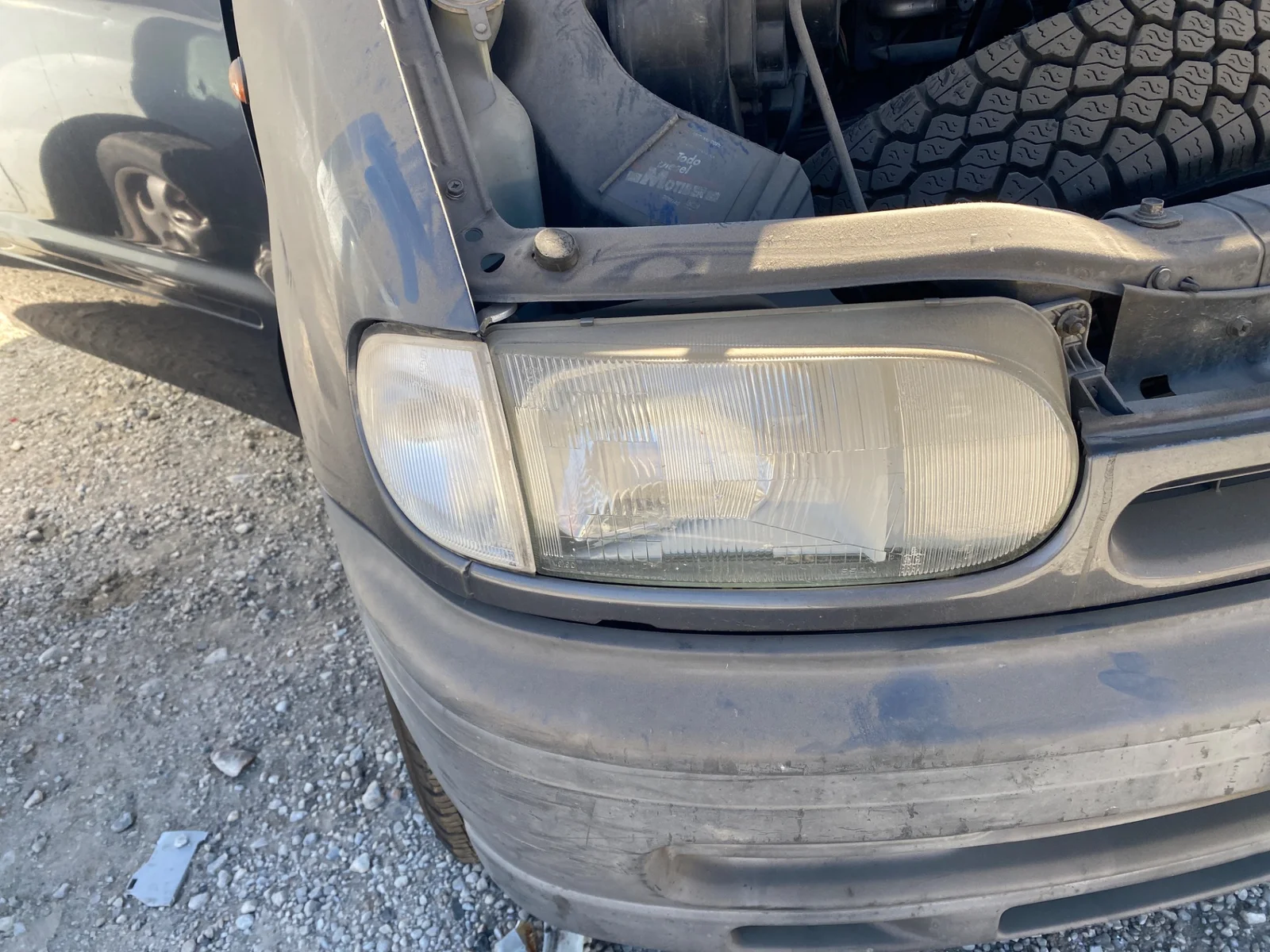 Foto de FARO DERECHO NISSAN SERENA (C23M) 2.3 Diesel (75 CV / 55 KW)