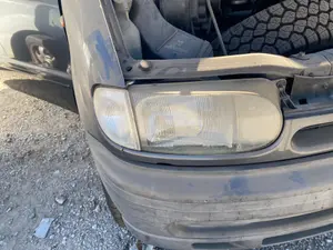 Foto de FARO DERECHO NISSAN SERENA (C23M) 2.3 Diesel (75 CV / 55 KW)