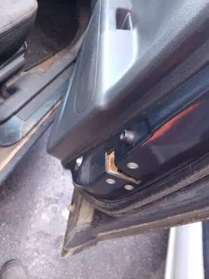 Foto de CERRADURA PUERTA DELANTERA DERECHA SUZUKI ALTO (AMF310) 1.0 12V CAT (68 CV / 50 KW)