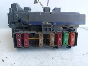 Foto de CAJA RELES / FUSIBLES CITROEN C5 BERLINA referencia 9643100980 foto 2