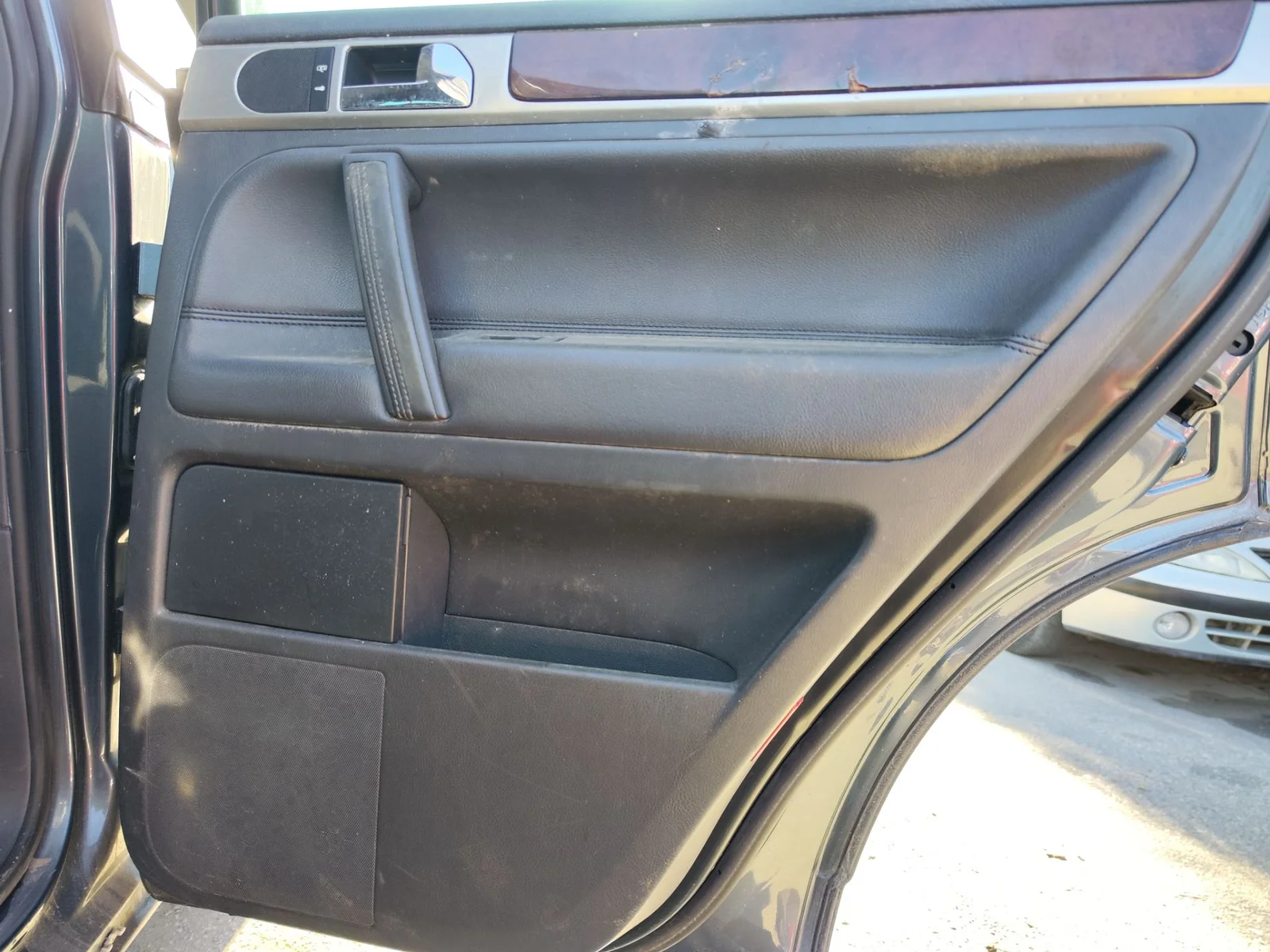Foto de GUARNECIDO PUERTA TRASERA DERECHA VOLKSWAGEN TOUAREG (7L6) 4.2 V8 32V FSI (350 CV / 257 KW)