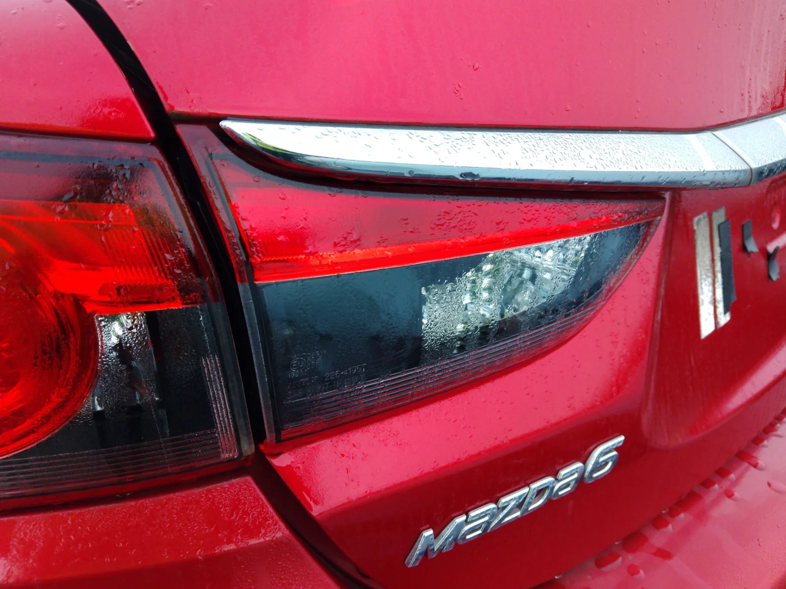 Foto de PILOTO TRASERO IZQUIERDO INTERIOR MAZDA 6 BERLINA (GJ) 2.2 Turbodiesel CAT (175 CV / 129 KW)