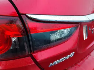 Foto de PILOTO TRASERO IZQUIERDO INTERIOR MAZDA 6 BERLINA (GJ) 2.2 Turbodiesel CAT (175 CV / 129 KW)