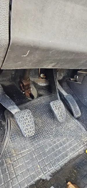 Foto de PEDAL FRENO FORD FIESTA (CNN) 1.25 16V CAT (82 CV / 60 KW)