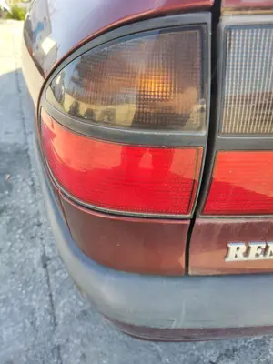 Foto de PILOTO TRASERO IZQUIERDO RENAULT LAGUNA (B56) 2.0  (113 CV / 83 KW)