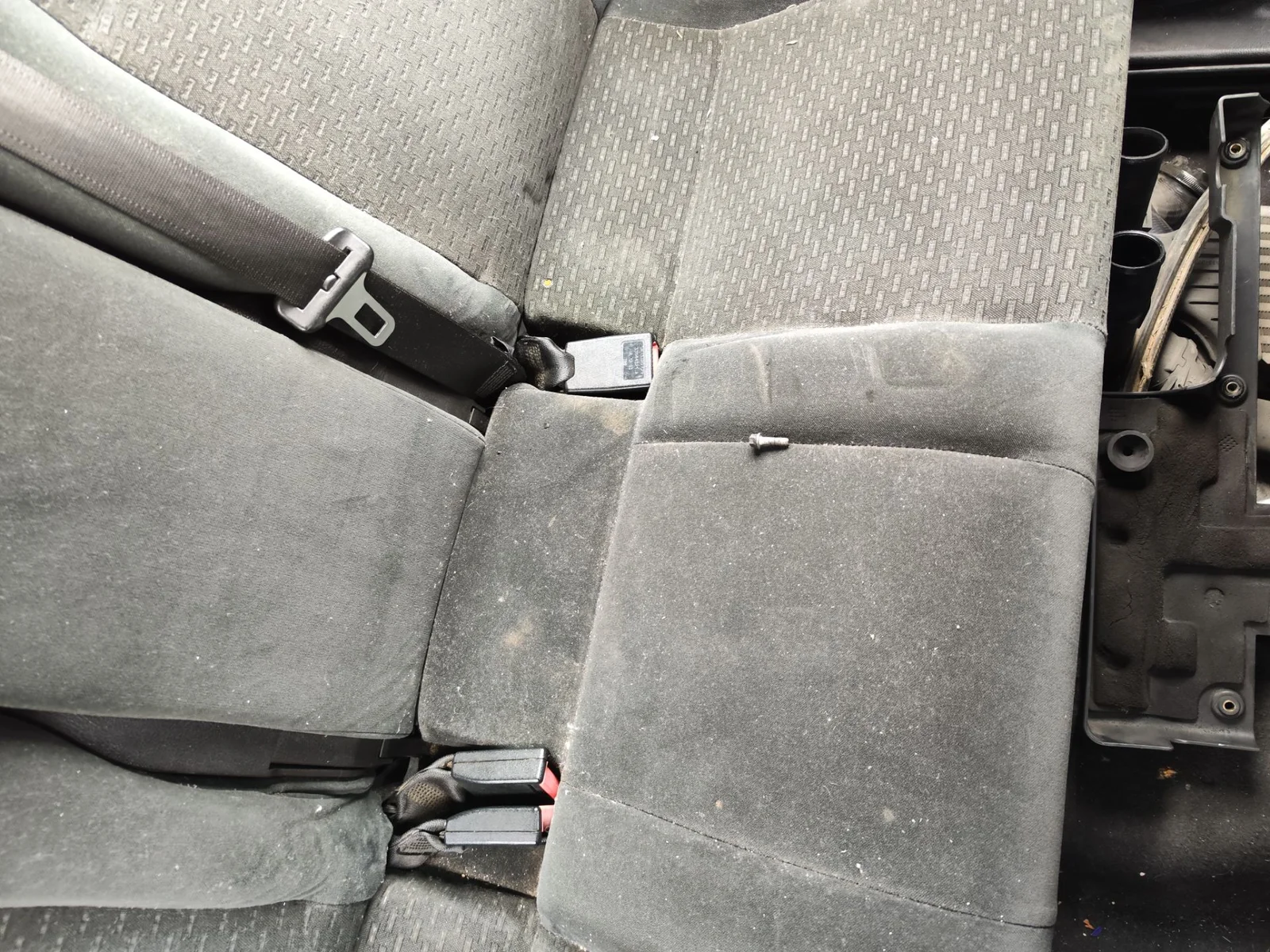 Foto de ENGANCHE CINTURON TRASERO DERECHO OPEL ZAFIRA A 2.0 DTI (101 CV / 74 KW)