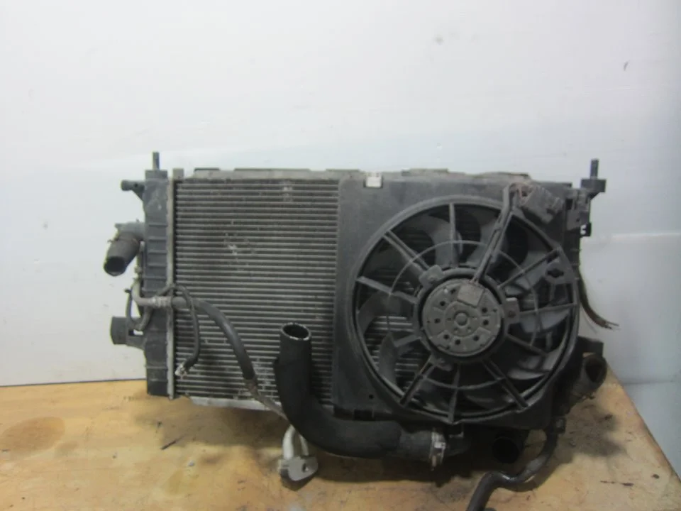 Foto de RADIADOR AGUA OPEL ASTRA H CARAVAN 1.6 16V CAT (116 CV / 85 KW) referencia 13145211