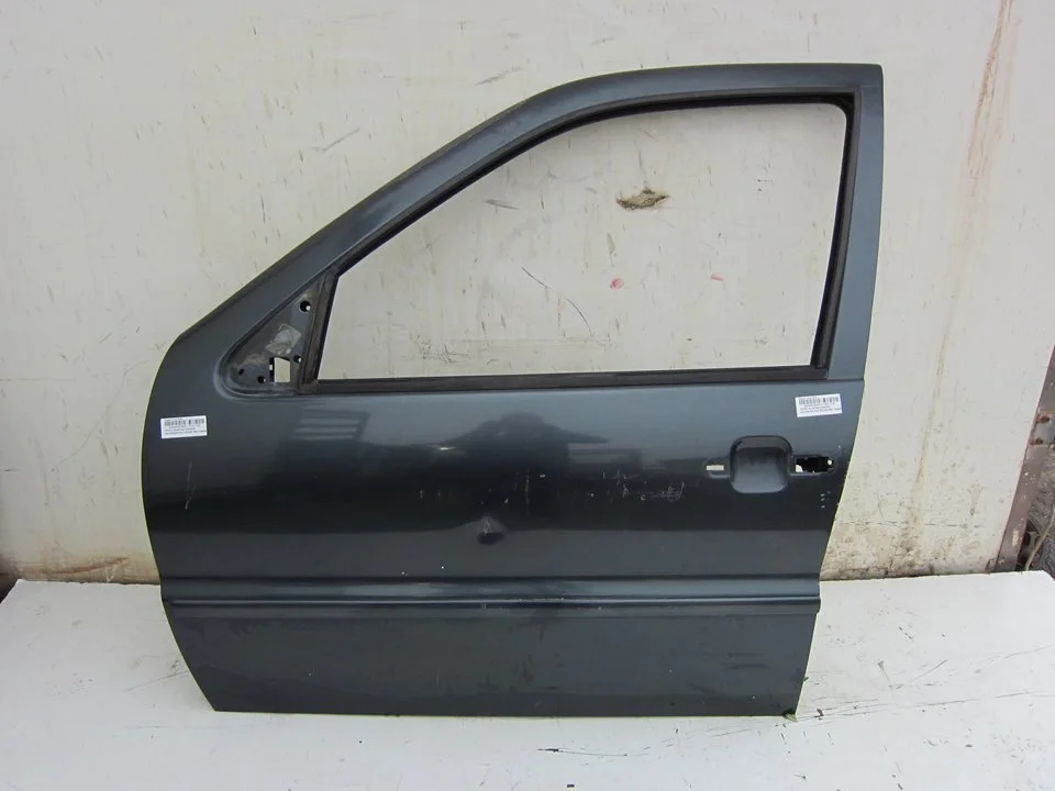 Foto de PUERTA DELANTERA IZQUIERDA VOLKSWAGEN POLO III BERLINA (6N2) 1.4 16V (75 CV / 55 KW)