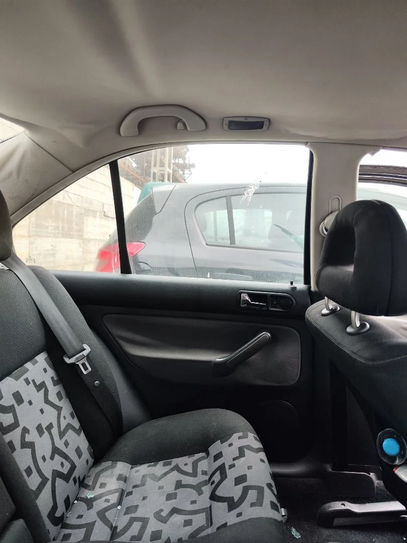 Foto de ASIDERO TECHO TRASERO IZQUIERDO VOLKSWAGEN BORA BERLINA (1J2)(1998) 1.9 TDI (110 CV / 81 KW)