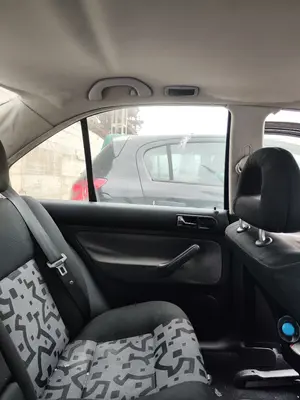Foto de ASIDERO TECHO TRASERO IZQUIERDO VOLKSWAGEN BORA BERLINA (1J2)(1998) 1.9 TDI (110 CV / 81 KW)