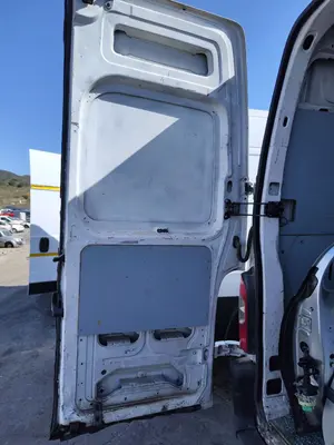 Foto de PORTON TRASERO IZQUIERDO NISSAN INTERSTAR (X70) 2.5 dCi Diesel CAT (114 CV / 84 KW) foto 3