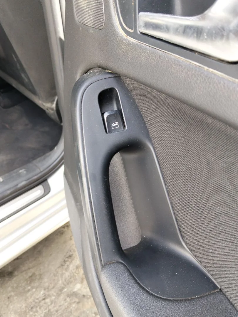 Foto de MANDO ELEVALUNAS TRASERO DERECHO AUDI A4 BERLINA (8K2) 2.0 16V TDI (143 CV / 105 KW)