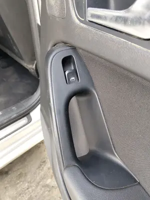 Foto de MANDO ELEVALUNAS TRASERO DERECHO AUDI A4 BERLINA (8K2) 2.0 16V TDI (143 CV / 105 KW)