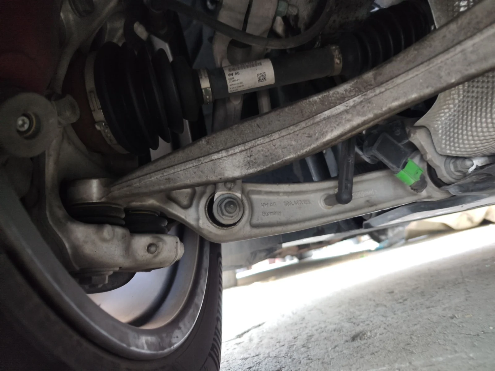 Foto de BRAZO SUSPENSION DELANTERO IZQUIERDO AUDI Q5 FYG Híbrido 220 kW (2.0 Ltr. - 195 kW TFSI) (299 CV / 220 KW) referencia 4M0407505B