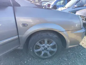 Foto de ALETA DELANTERA DERECHA KIA CARENS (RS) 1.8 16V CAT (126 CV / 93 KW)