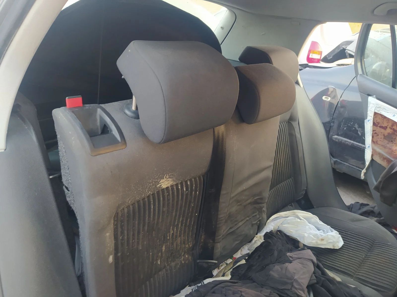Foto de ENGANCHE CINTURON TRASERO CENTRAL VOLKSWAGEN GOLF V (1K1)(10.2003) 1.9 TDI (105 CV / 77 KW)