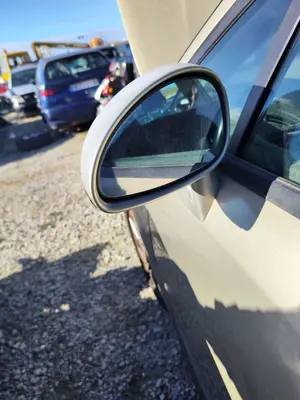Foto de RETROVISOR IZQUIERDO CITROEN C4 BERLINA 1.6 16V HDi (90 CV / 66 KW)
