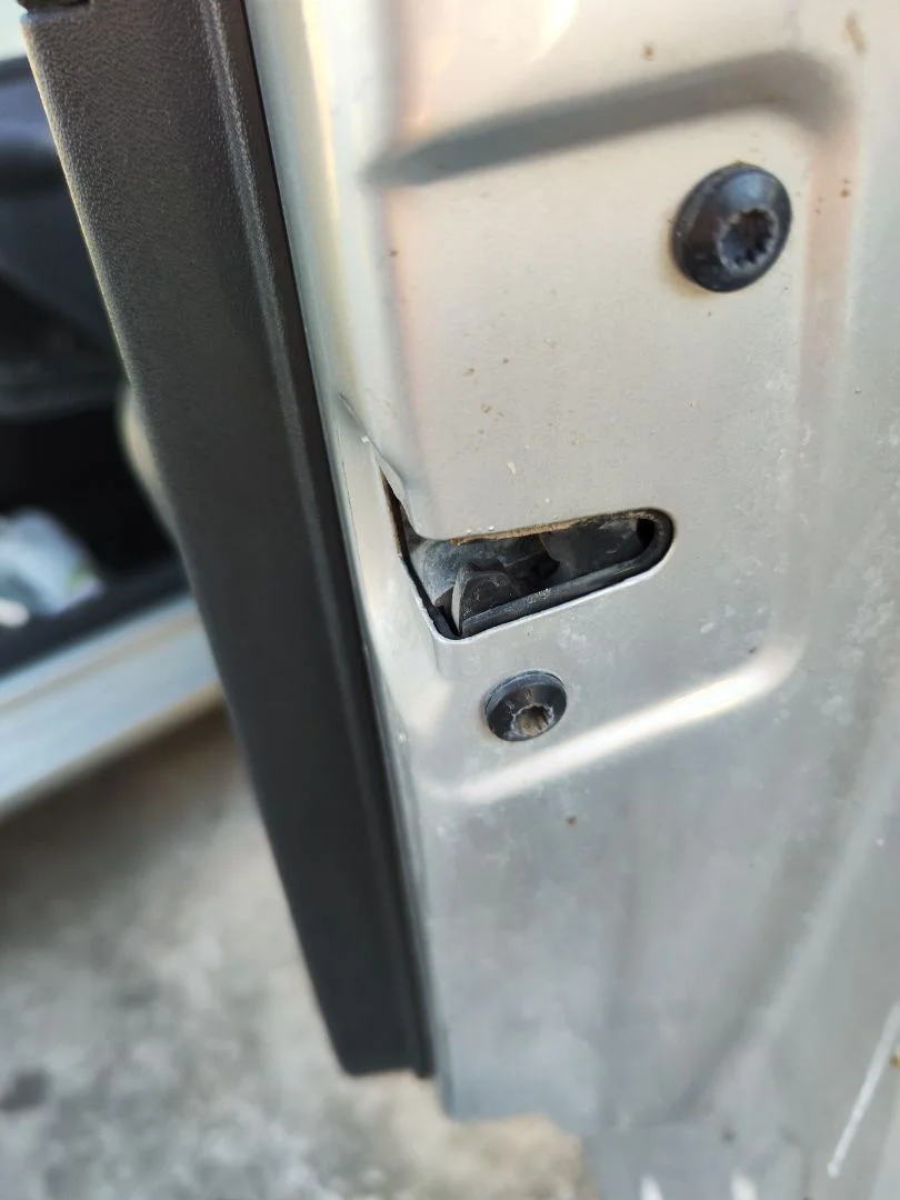 Foto de CERRADURA PUERTA DELANTERA DERECHA SEAT CORDOBA BERLINA (6L2) 1.9 TDI (131 CV / 96 KW) referencia 6X1837014G