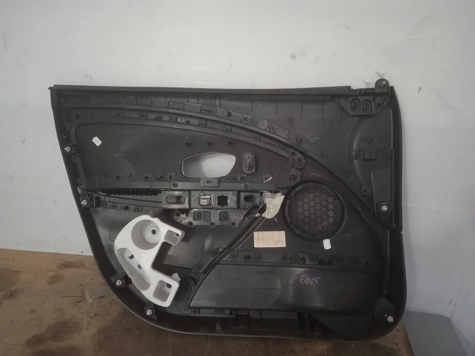 Foto de GUARNECIDO PUERTA DELANTERA IZQUIERDA RENAULT MEGANE III BERLINA 5P 1.6 16V CAT (101 CV / 74 KW) referencia 809015355R