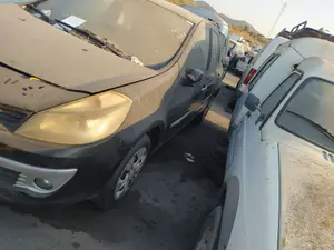 Foto de PARAGOLPES DELANTERO RENAULT CLIO III 1.5 dCi Diesel (68 CV / 50 KW)