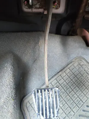 Foto de PEDAL EMBRAGUE CHEVROLET KALOS 1.2 CAT (72 CV / 53 KW)