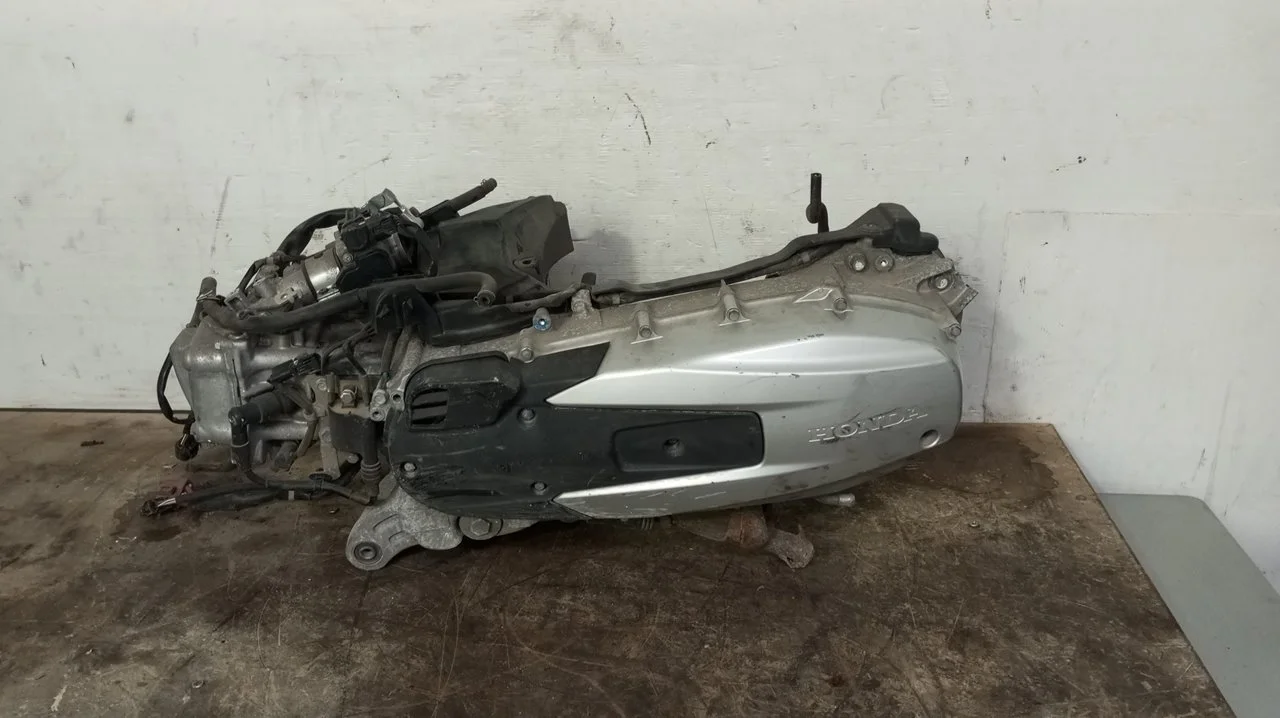 Foto de MOTOR COMPLETO HONDA SH 125I 125 cm3 - 9 kW (12 CV / 9 KW)
