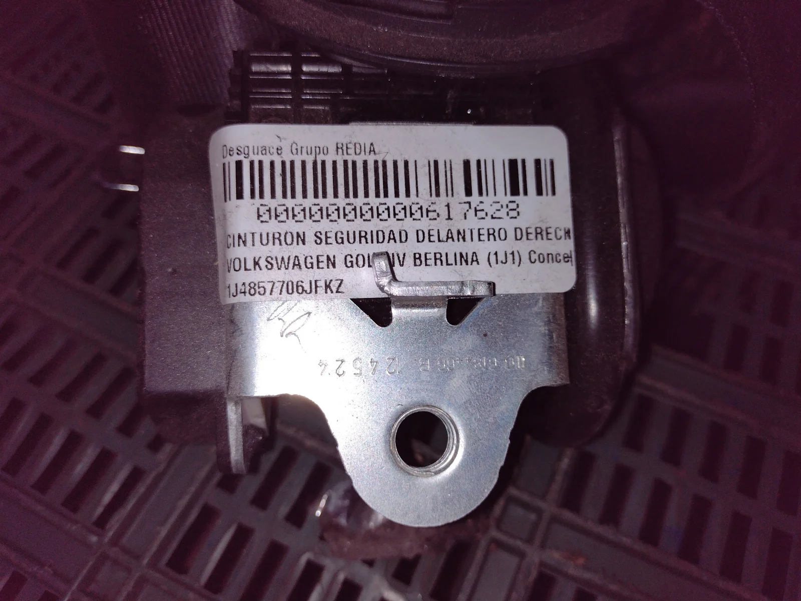 Foto de CINTURON SEGURIDAD DELANTERO DERECHO VOLKSWAGEN GOLF IV BERLINA (1J1)(10.1997) 1.6 (101 CV / 74 KW) referencia 1J4857706JFKZ