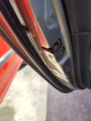 Foto de CERRADURA PUERTA TRASERA IZQUIERDA NISSAN PRIMERA BERLINA (P12) 1.9 16V Turbodiesel CAT (120 CV / 88 KW) referencia 82500AV60B