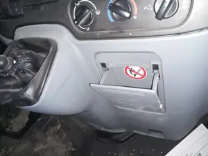 Foto de CENICERO FORD TRANSIT COMBI (TT9) 2.2 TDCi CAT (116 CV / 85 KW)