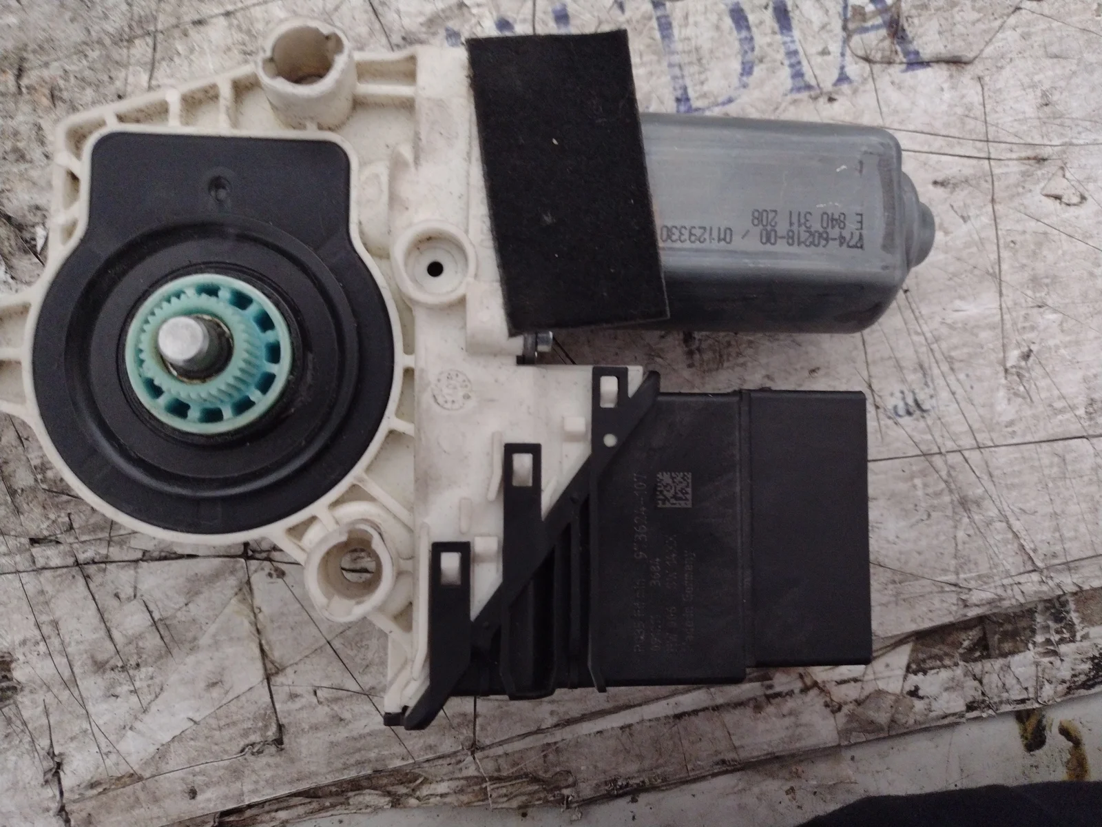 Foto de MOTOR ELEVALUNAS TRASERO IZQUIERDO SEAT ALTEA (5P1) referencia E840311208