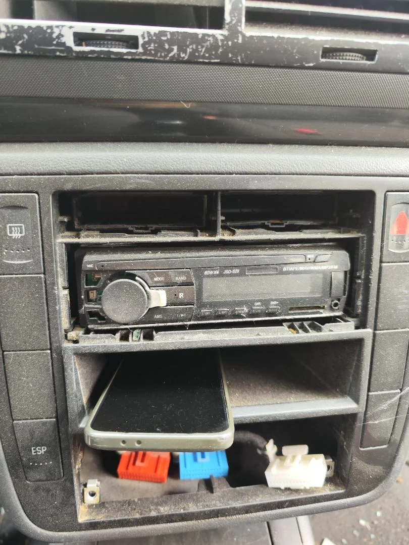 Foto de SISTEMA AUDIO / RADIO CD VOLKSWAGEN SHARAN (7M6/7M9) 1.9 TDI (116 CV / 85 KW)