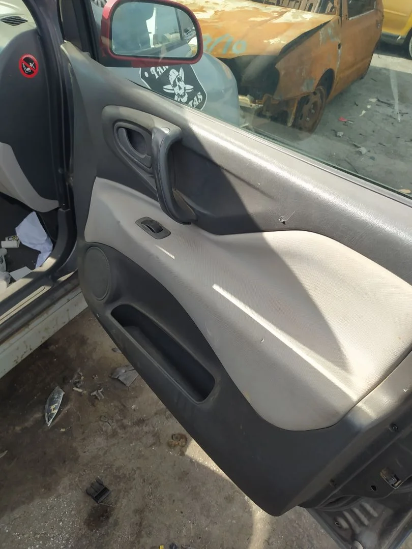 Foto de ELEVALUNAS DELANTERO DERECHO MITSUBISHI SPACE STAR (DG0) 1.6 CAT (98 CV / 72 KW)