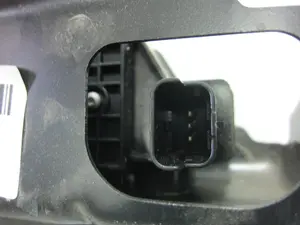 Foto de CERRADURA MALETERO / PORTON PEUGEOT 208 1.2 12V e-VTi (82 CV / 60 KW) foto 4
