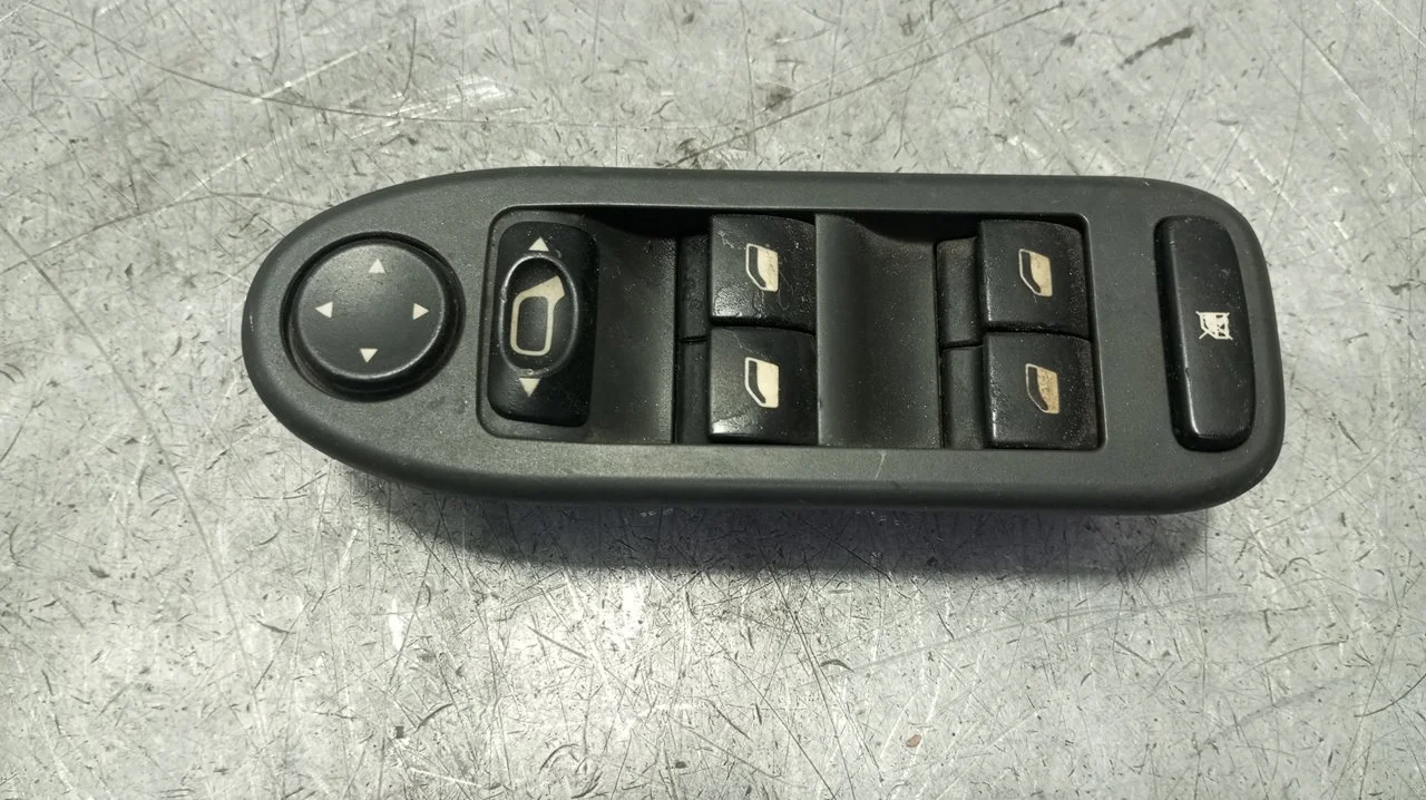 Foto de MANDO ELEVALUNAS DELANTERO IZQUIERDO CITROEN C5 BERLINA 2.0 HDi (109 CV / 80 KW) referencia 53269704