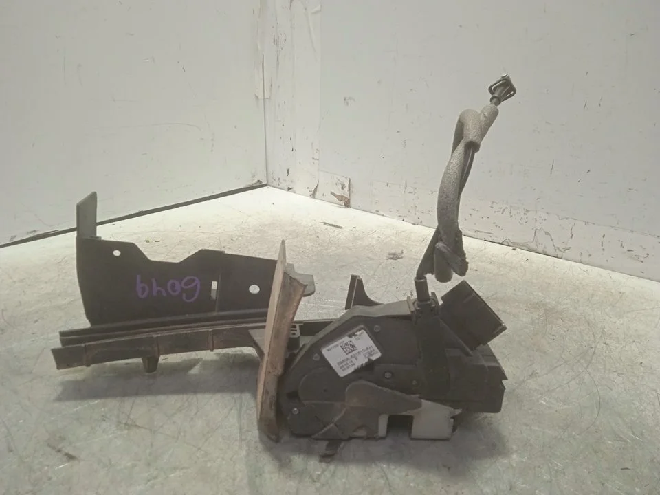 Foto de CERRADURA PUERTA DELANTERA IZQUIERDA FORD FOCUS BERLINA (CEW) 1.0 EcoBoost CAT (125 CV / 92 KW) referencia BM5AA21813AH