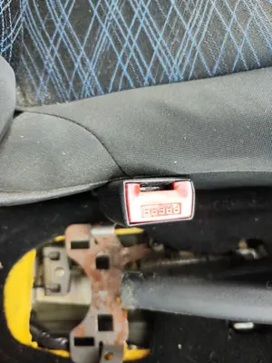 Foto de PRETENSOR AIRBAG IZQUIERDO RENAULT CLIO III 1.2 16V (75 CV / 55 KW)