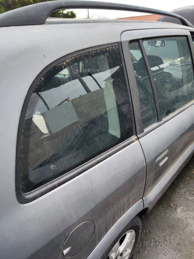 Foto de LUNA CUSTODIA TRASERA DERECHA OPEL ZAFIRA A 2.0 DTI (101 CV / 74 KW)