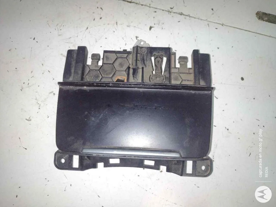 Foto de CENICERO AUDI A4 AVANT (8K5) 2.0 16V TDI (143 CV / 105 KW) referencia 8K0857951