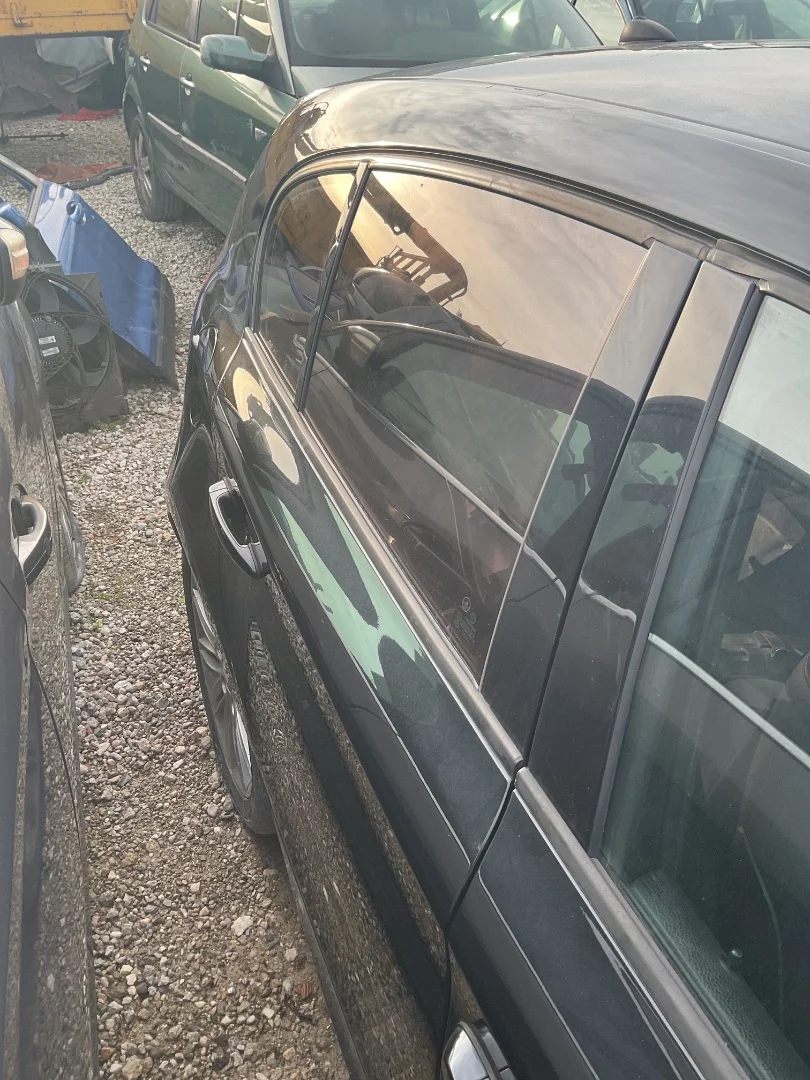 Foto de PUERTA TRASERA DERECHA BMW SERIE 1 BERLINA (E81/E87) 2.0 Turbodiesel CAT (143 CV / 105 KW)