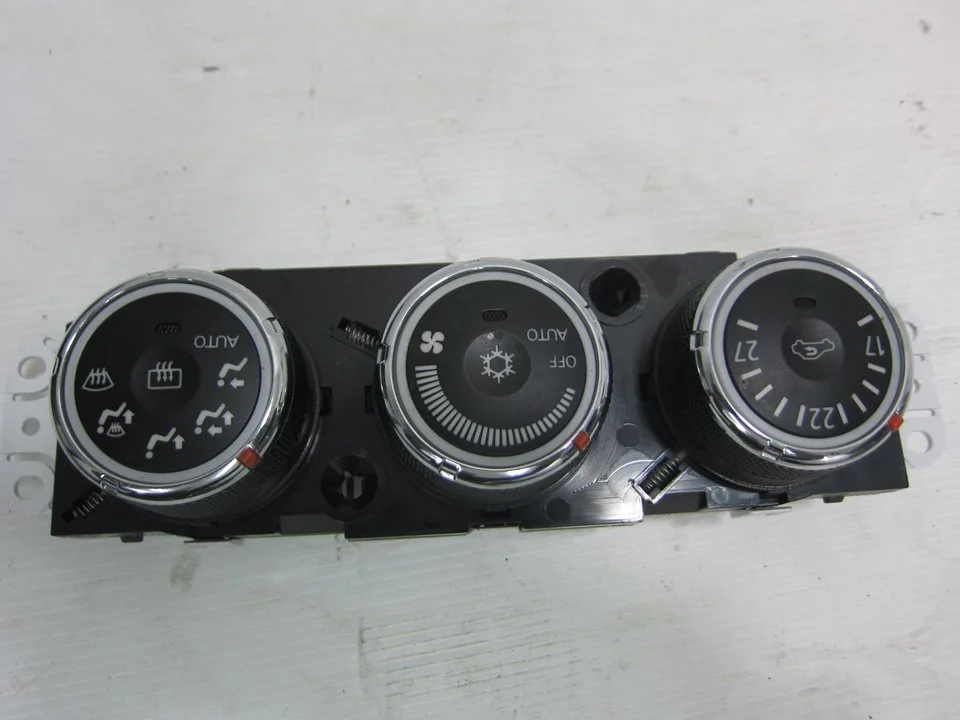 Foto de MANDO CALEFACCION / AIRE ACONDICIONADO MITSUBISHI ASX (GA0W) 1.6 CAT (117 CV / 86 KW) referencia 7820B079