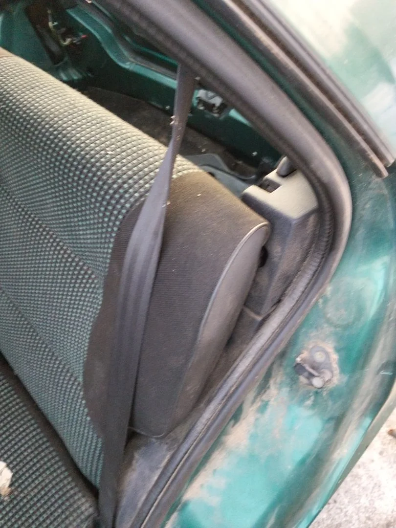 Foto de CINTURON SEGURIDAD TRASERO IZQUIERDO PEUGEOT 106 (S2) 1.1 (60 CV / 44 KW)