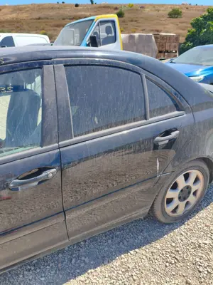 Foto de PUERTA TRASERA IZQUIERDA MERCEDES-BENZ CLASE C (BM 203) BERLINA 2.2 CDI CAT (116 CV / 85 KW) referencia A203730070567