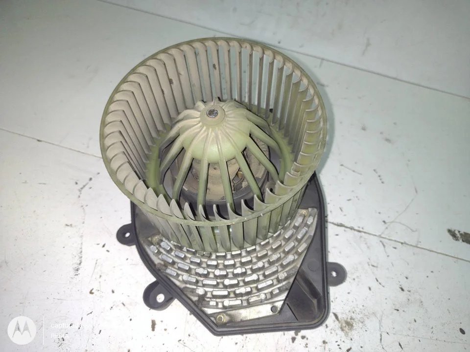 Foto de MOTOR CALEFACCION VOLKSWAGEN PASSAT BERLINA (3B3) referencia 740221233F
